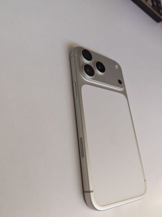Iphone 17 pro max 256 100% 130 sikl
