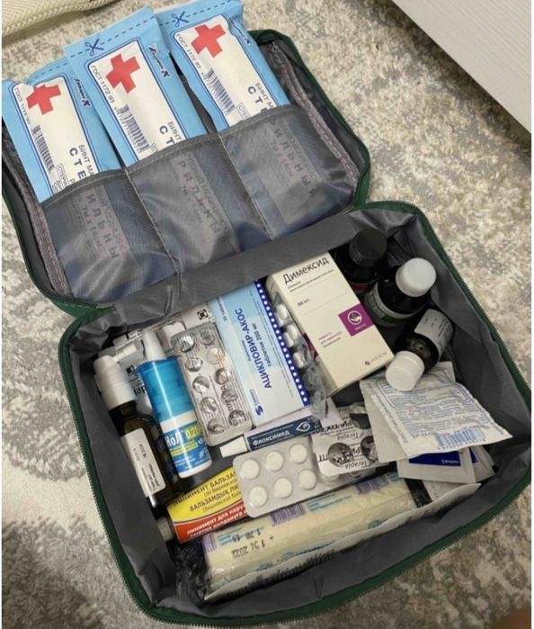 Аптечка в зелёном цвете