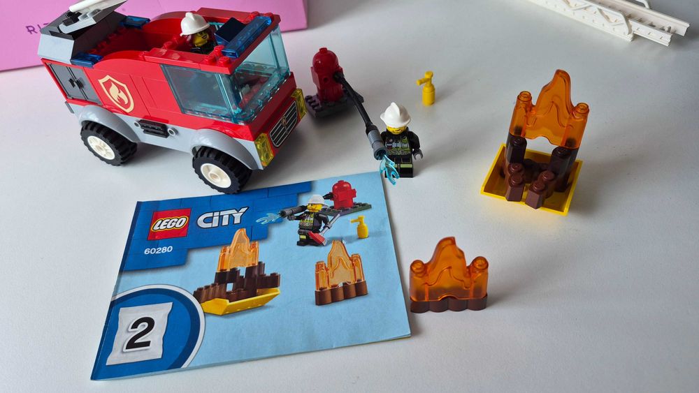 Lego City - camion de pompieri cu scara