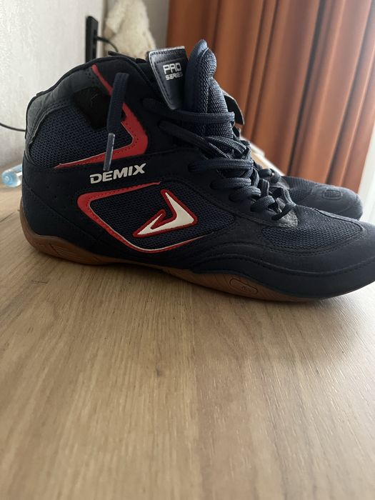 Продам борцовки Demix