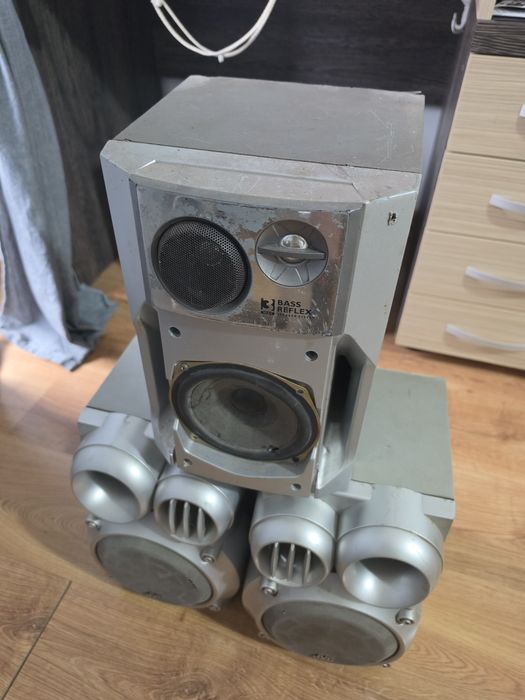 Set boxe JVC si una diferita