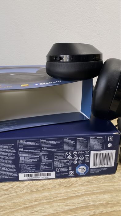 Vand Casti Philips Over-ear 8000 series