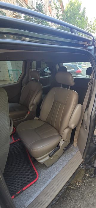 Продам крайслер вояджер 2003 года 7 местный