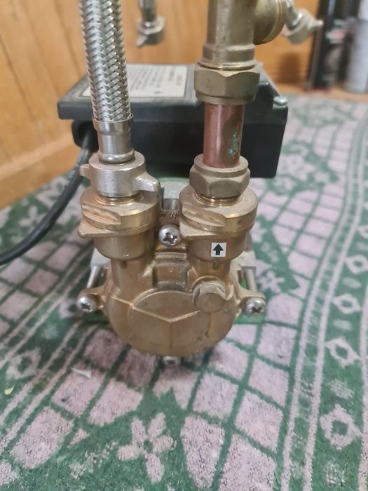 Vând 2 Pompe recirculareFlamco cod 44297,instalații casnice si