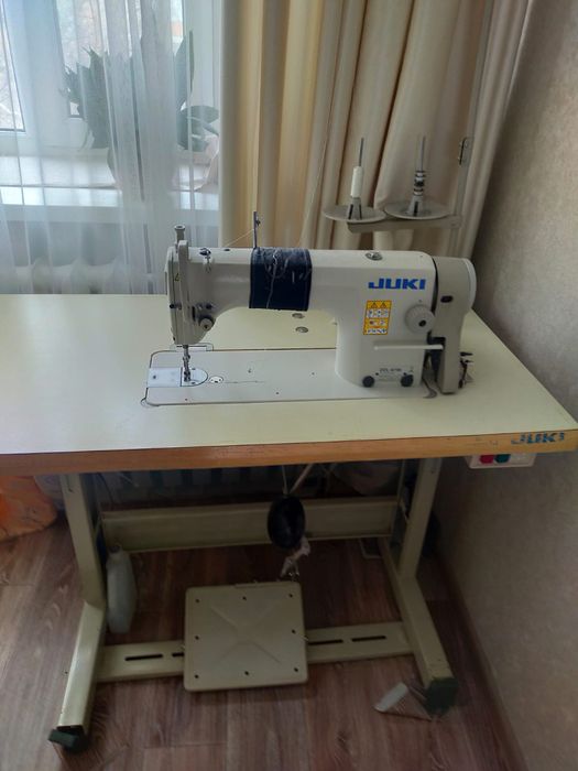 Продается швейная машина и оверлок