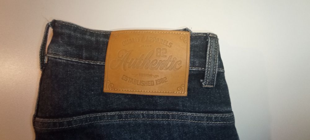 Продам джинсы подростковые новые