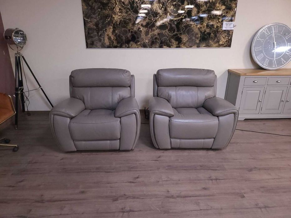 Бежови кожени фотьойли - 2 броя с електрически релакс механизъм
