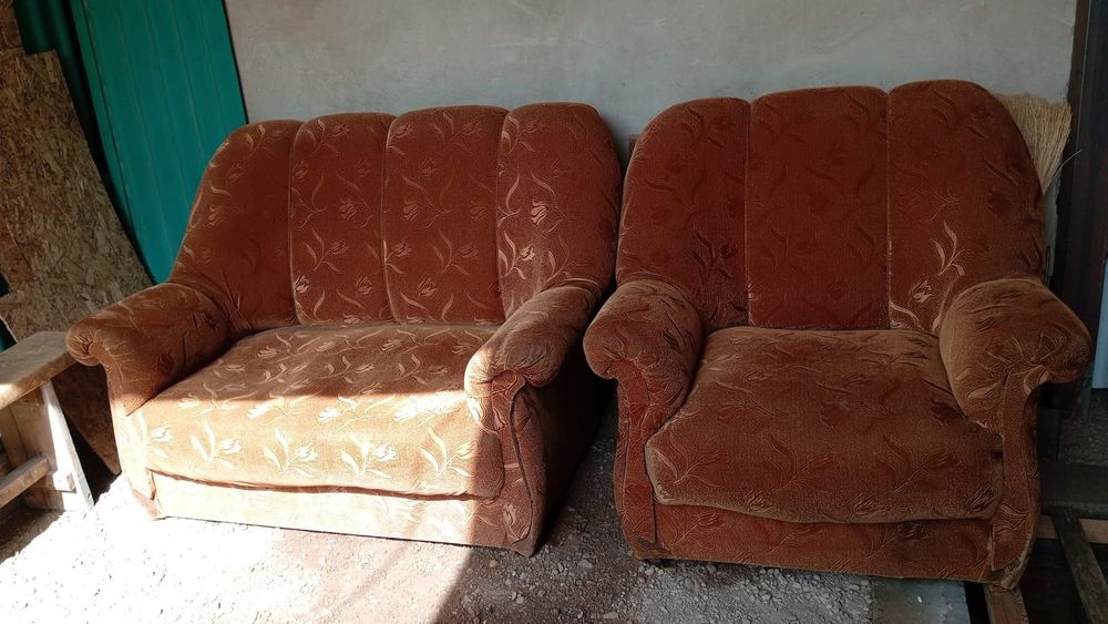Продам диваны  с чехлом