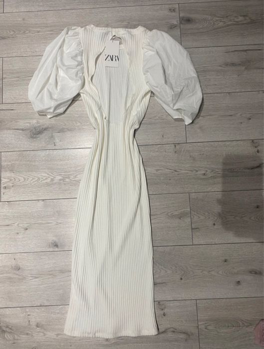 Rochie alba cu maneci gogosar