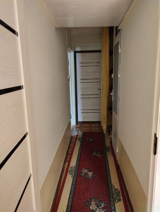 Сотилади 1 хона 3 этаж Микрорайонда жойлашган.Агентство