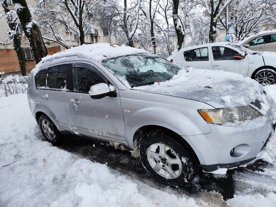 Vând Mitsubishi Outlander