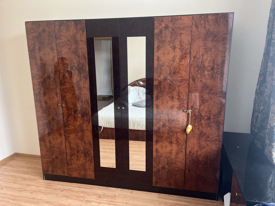 Спальный шкаф для одежды