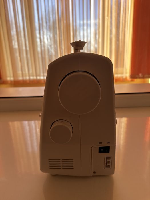 Швейная машина ( мини) электрическая