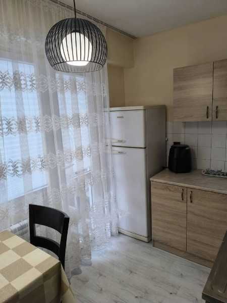 Дава се под наем Двустаен апартамент в Бургас, Славейков - 65 кв.м за 178.5 € - Снимка #1