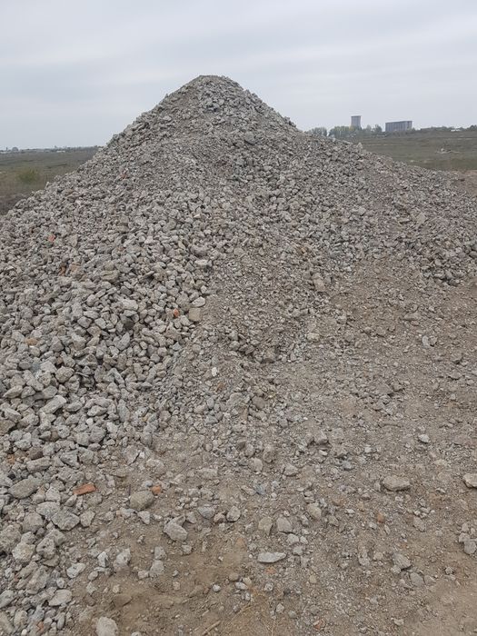 Vand piatra concasata si zgura neagra