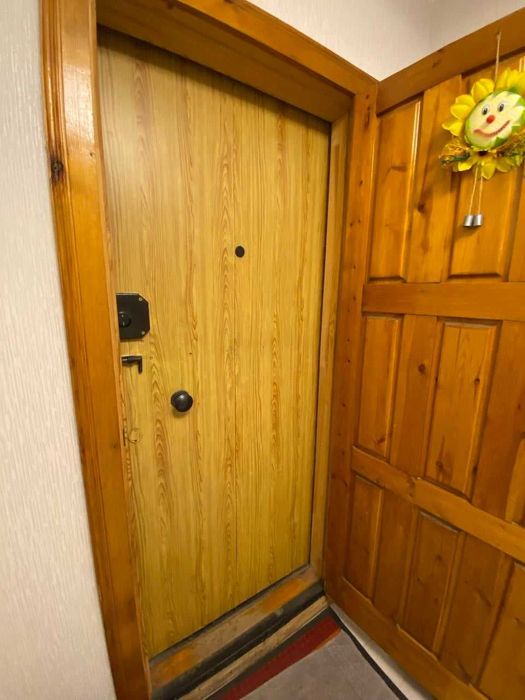 Продам 2 комнатную квартиру в районе жд больницы