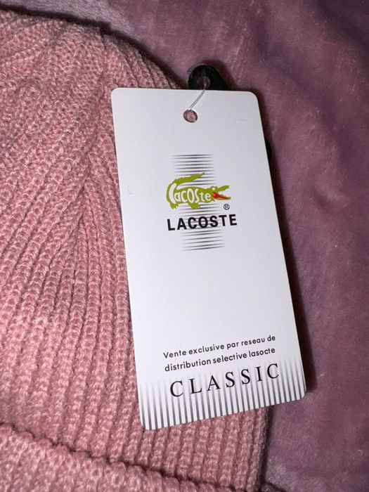 Căciulă Lacoste Roz Rose eticheta