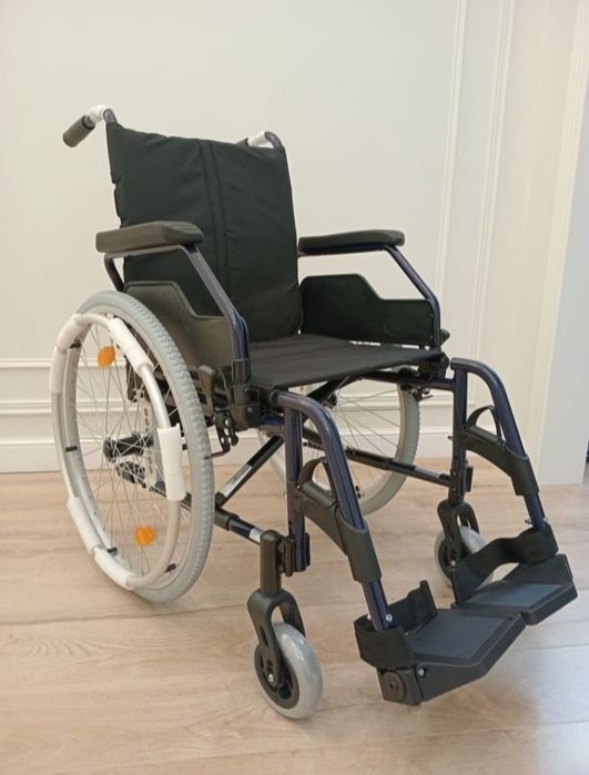 Качественная инвалидная коляска.