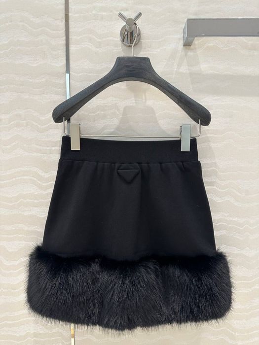 Къса пола на Prada