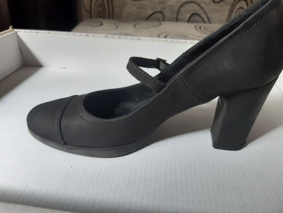 Pantofi dama, negri, măsura 35, lucrați artizanal.