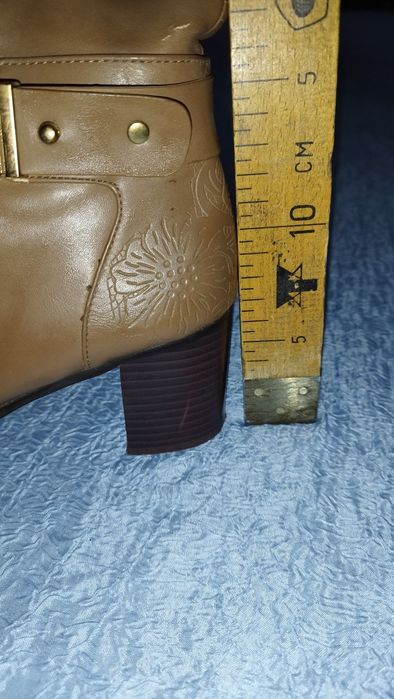 Стильные ботфорты на зиму  с мехом.Очень хорошим состоянии