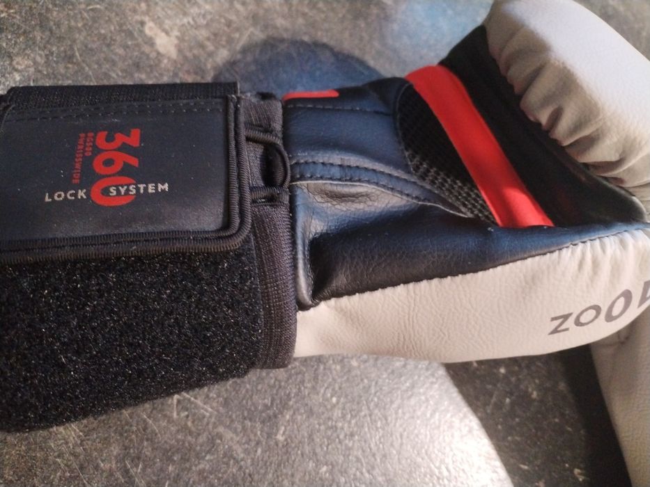 Боксови ръкавици  за Муай тай ,раница и спортен бинт за ръце