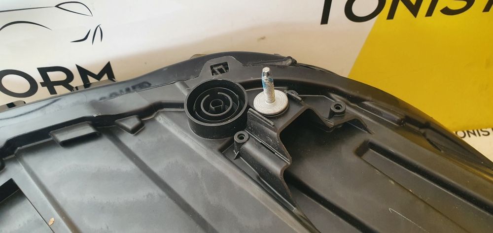 Far Opel Corsa F, cod Gm 39162648