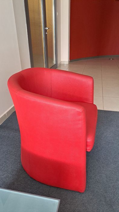 Столове червини и черни офис