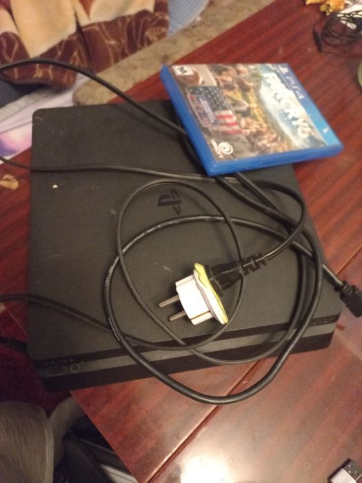 Продам PS4 Slim Американский