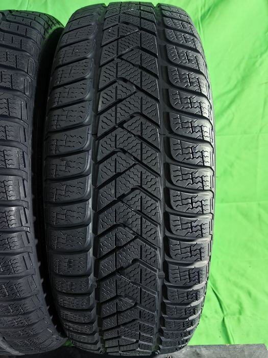 215/65R16 Pirelli 6,7-5,5mm stare foarte bună fără defecte