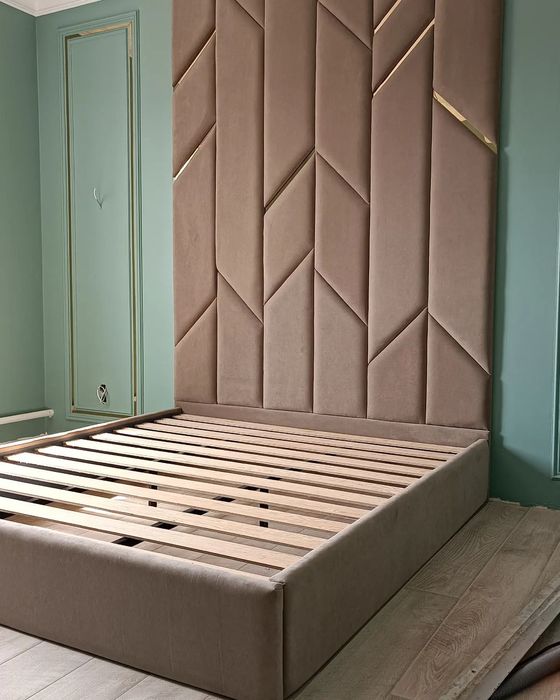 Кровать с механизмом