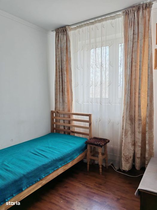 Doamna Dhica ,Ziduri intre vii