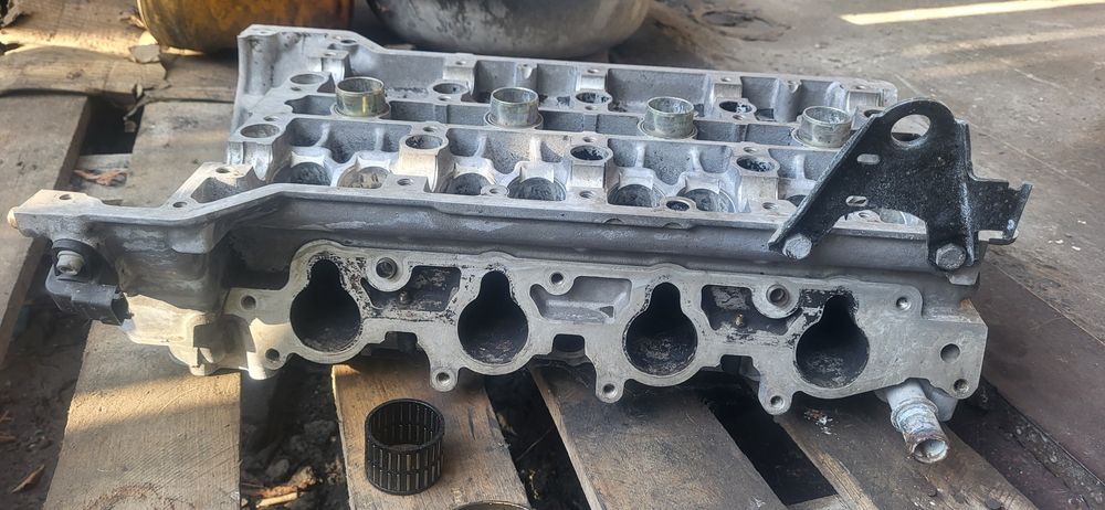 Головка блока цилиндров.ГБЦ м111 2.3