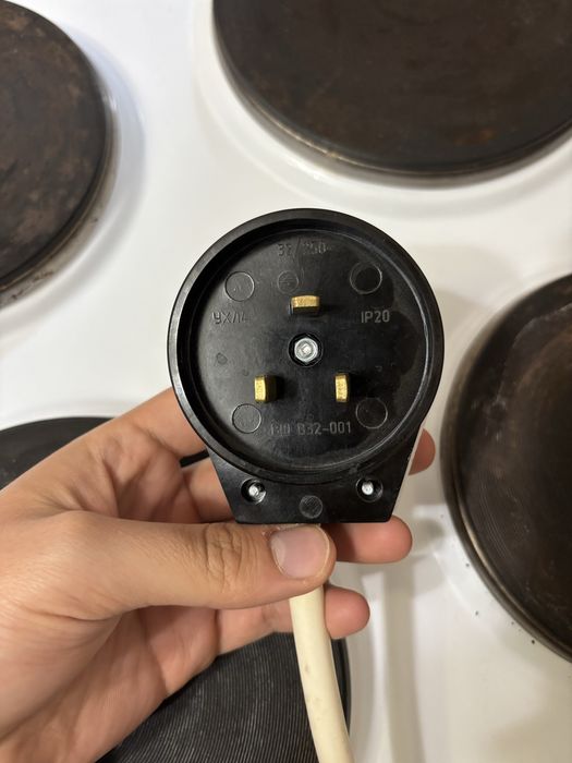 Продам электроплиту б/у