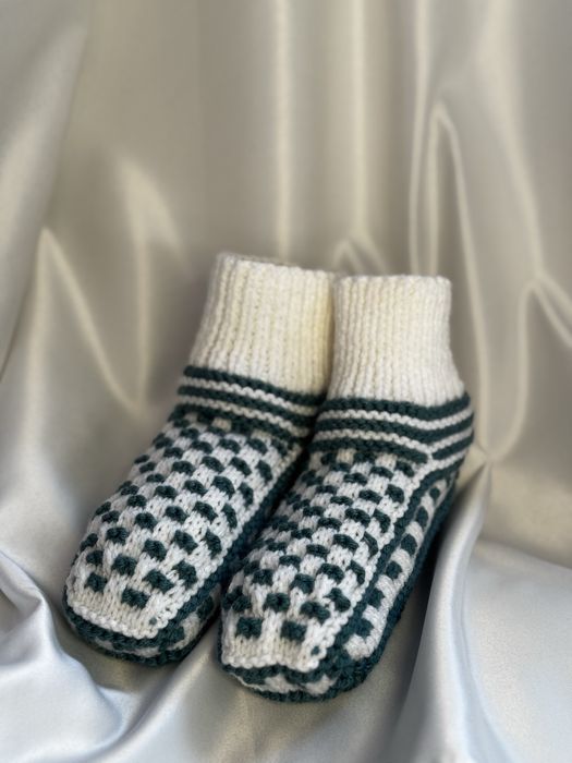 Вязаные носки из мягкого акрила