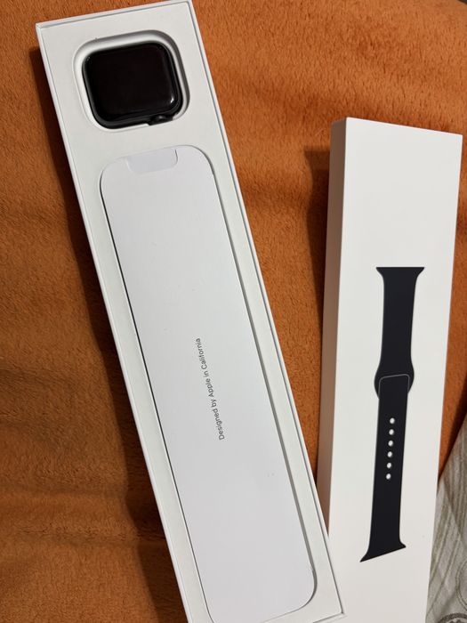 Продаются Apple Watch SE