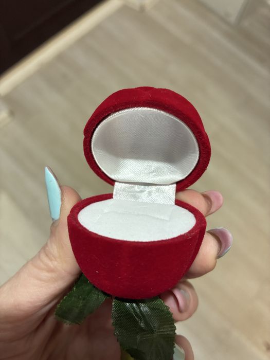 Cutie de bijuterii inel - forma trandafir