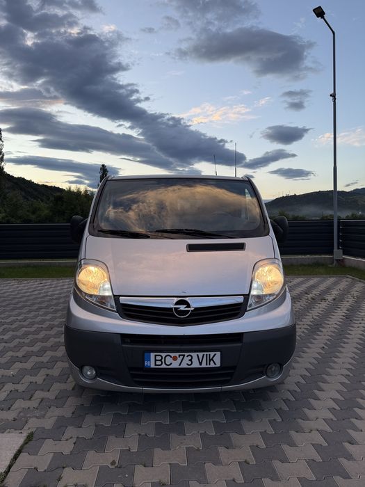 Opel Vivaro 8+1  |  2.0 CDTI