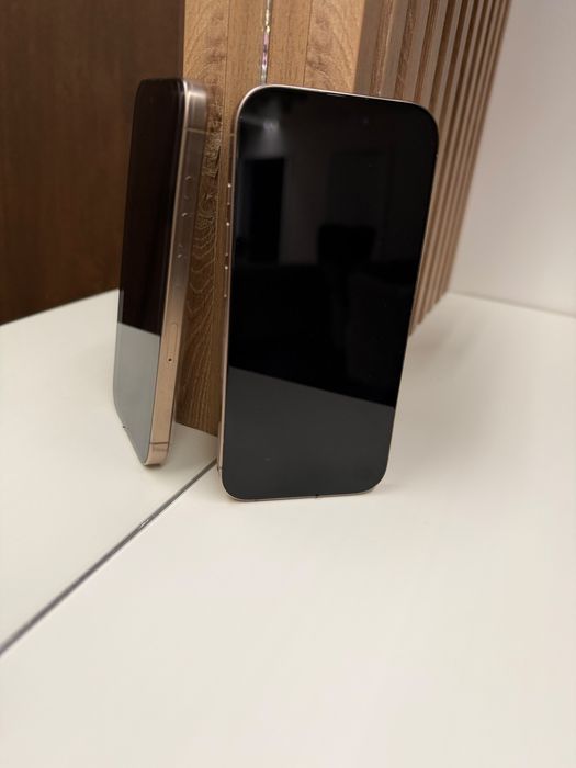 Iphone 16 pro gold
