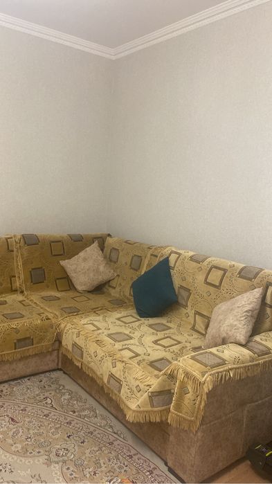 Продам большой диван для холла или зала