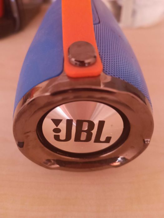 Bluetooth водоустойчива колона JBL Charge, 15W, FM