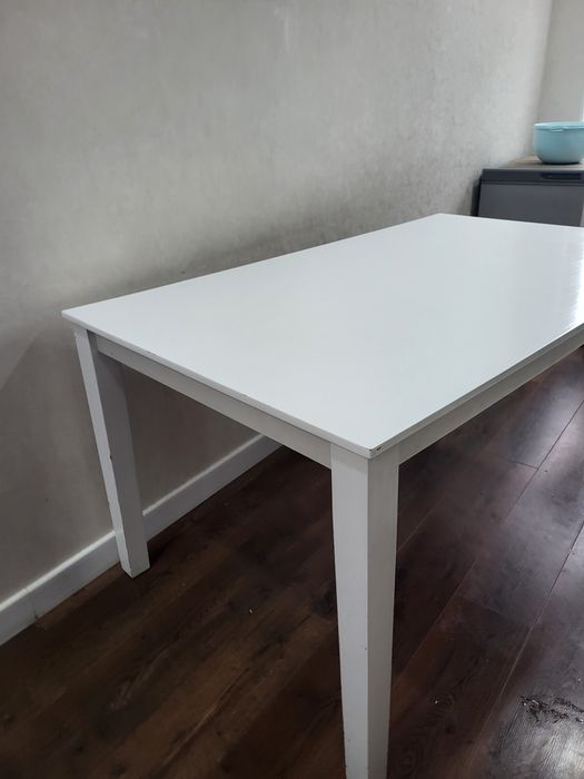 Стол со стульями