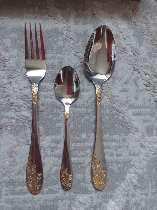 Набор ложек и вилок