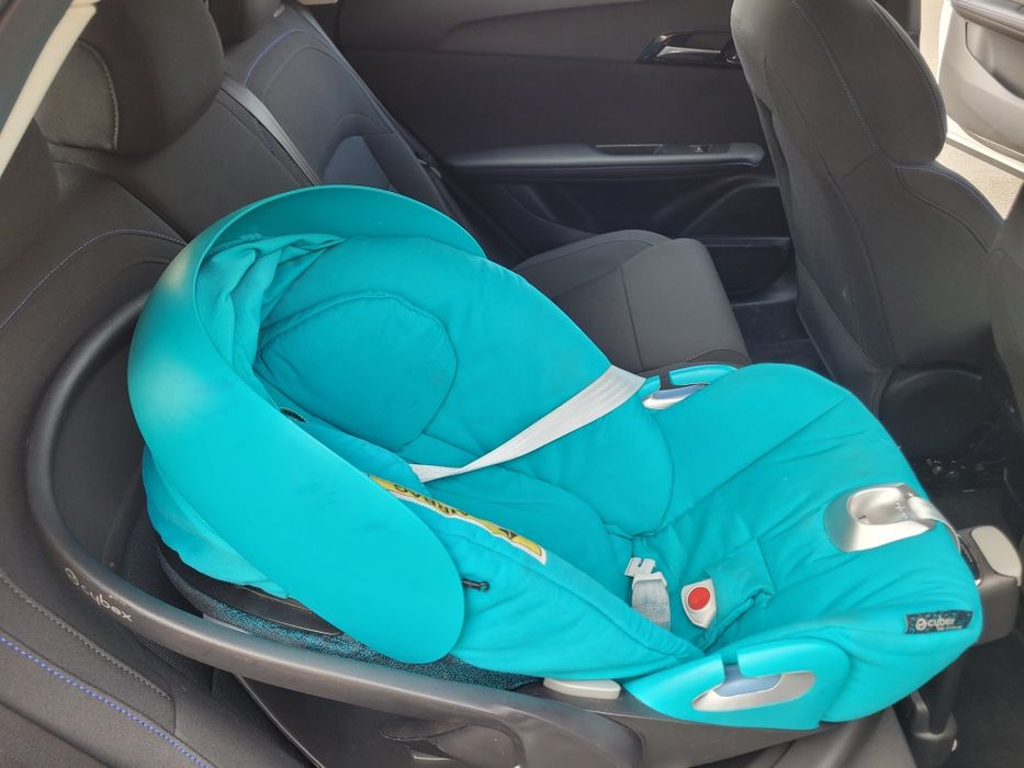 Carucior Cybex  3 in 1 + Izofix mașina pentru scoica