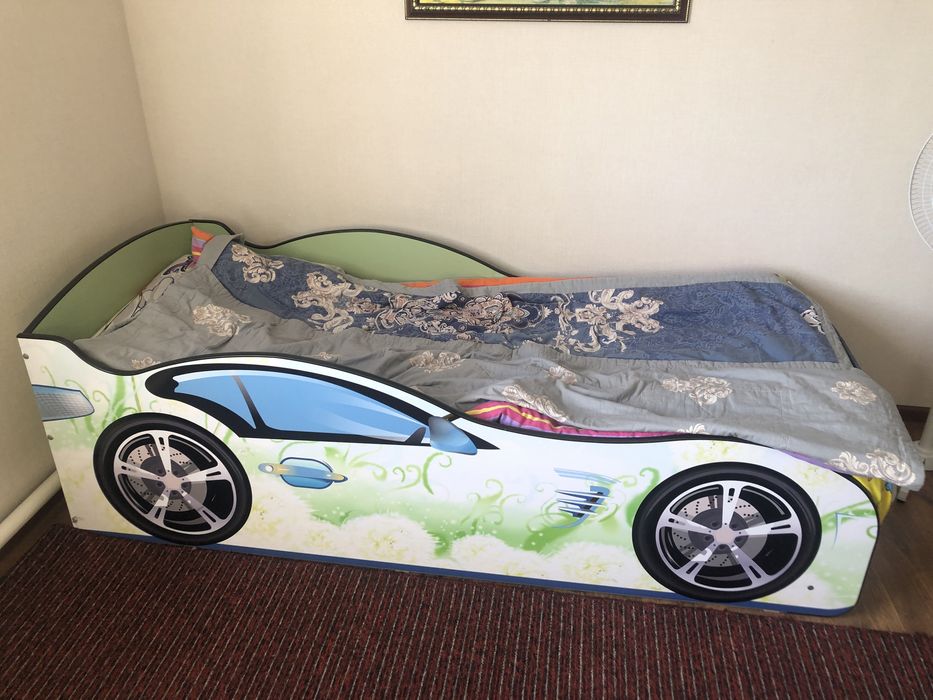 Кровать-машинка