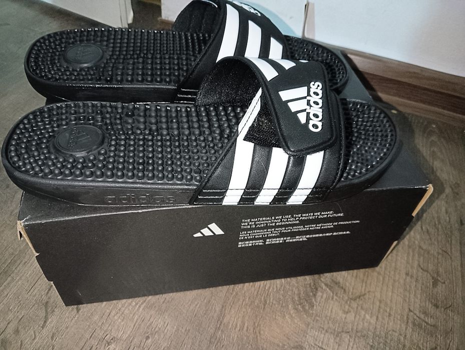 Adidas original, noi șlapi de firma