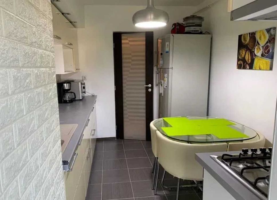 Дава се под наем Тристаен апартамент в Пловдив, Въстанически - 78 кв.м за 255 € - Снимка #2