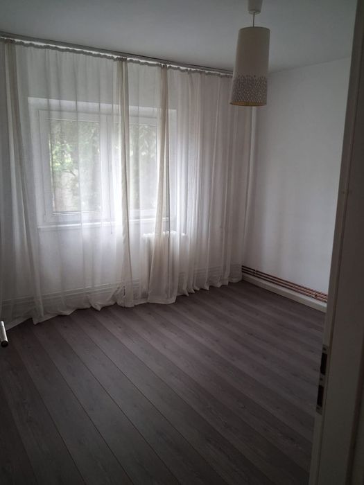 Apartament 3 camere zona Andrei Saguna