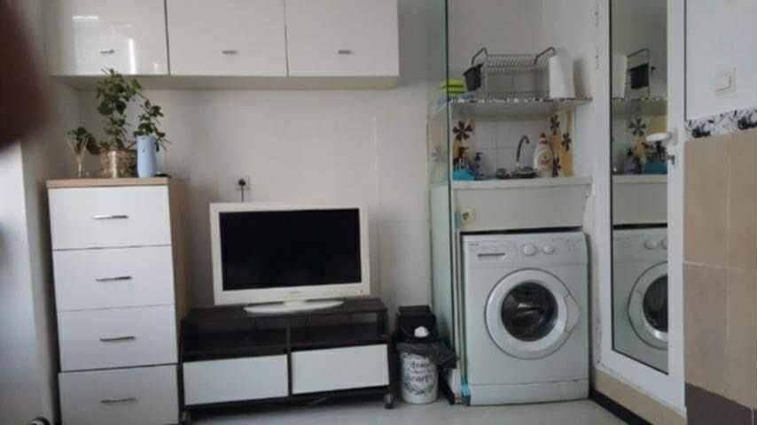 Дава се под наем Едностаен апартамент в София, Иван Вазов - 30 кв.м за 351.9 € - Снимка #2