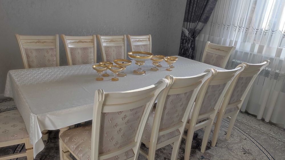 Продается стол и стулья